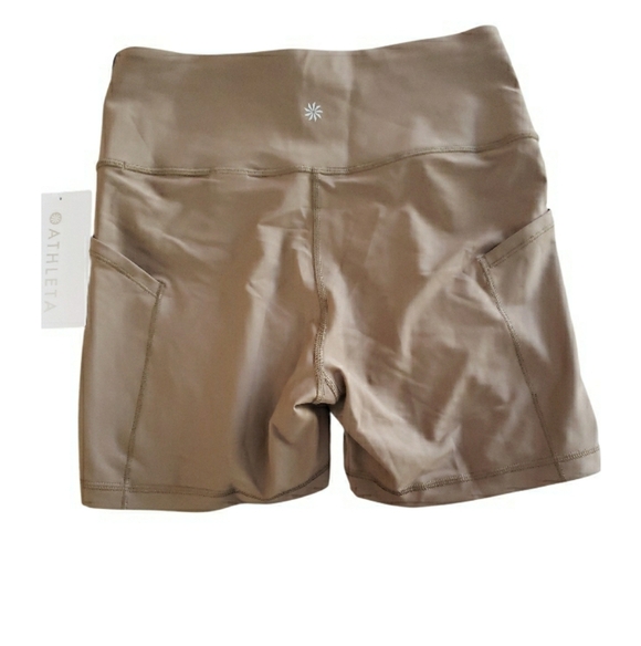 NWT Athleta Interval Stash Tipped 5" Shorts- M - Picture 5 of 6